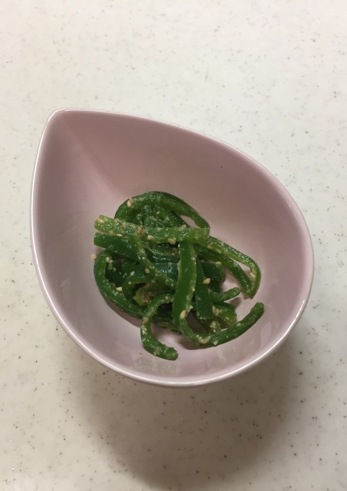 簡単美味しい！茹でピーマンのごま和え。-レシピのメイン写真