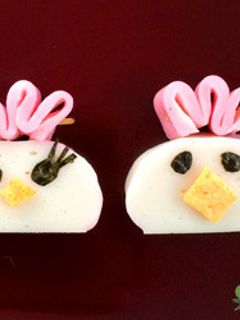 お正月にかまぼこの飾り切り かわいい酉-レシピのメイン写真