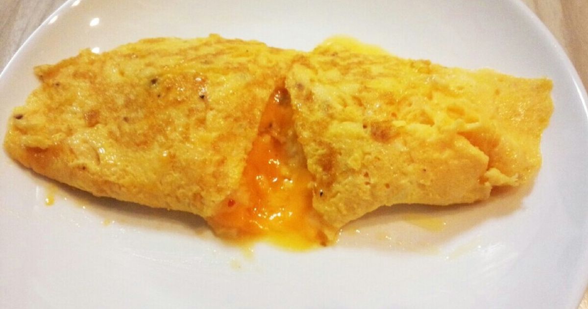 ふんわりガーリックチーズオムレツ by ディアンシー 【クックパッド