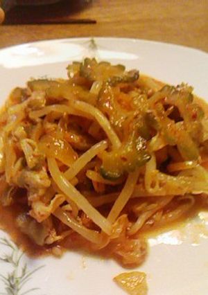 ゴーヤとキムチで赤い野菜炒め-レシピのメイン写真