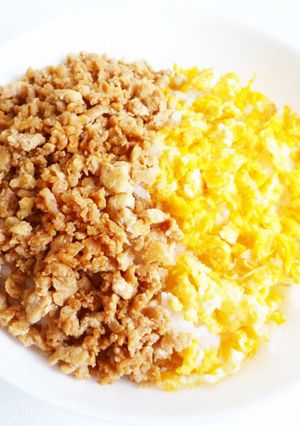 鶏挽肉と玉子の二色そぼろ丼-レシピのメイン写真