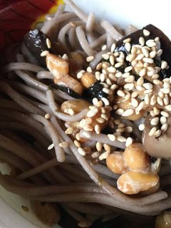 しいたけの煮物と納豆の蕎麦-レシピのメイン写真