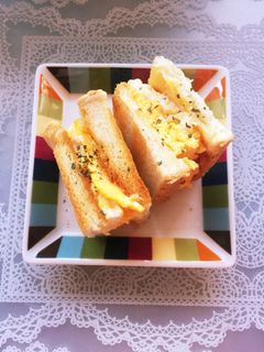 卵一個でレンジでとろり厚焼き玉子サンド♡-レシピのメイン写真