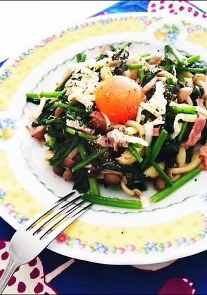 ほうれん草とシメジとベーコンのカルボ風♪-レシピのメイン写真