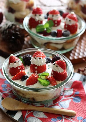 クリスマスに　苺サンタのスコップケーキ-レシピのメイン写真