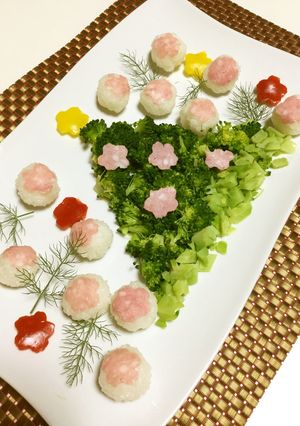 ハムの手まり寿司とツリー-レシピのメイン写真