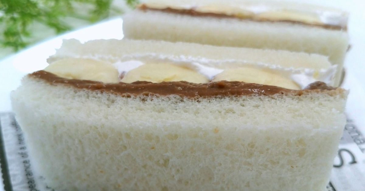 バナナチョコホイップのクロワッサンサンド フェイクスイーツ 食品サンプル バナナチョコホイップのクロワッサンサンド フェイクスイーツ