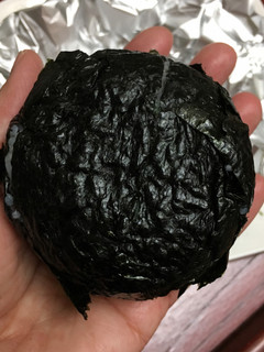 懐かしい母の【まんまる赤シソおにぎり】-レシピのメイン写真