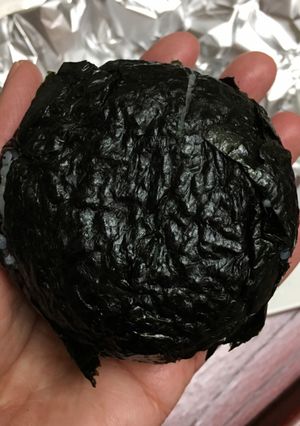 懐かしい母の【まんまる赤シソおにぎり】-レシピのメイン写真