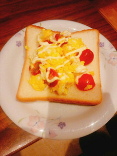 卵トマトのせトースト-レシピのメイン写真