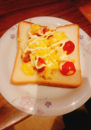 卵トマトのせトースト-レシピのメイン写真