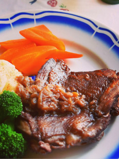 鶏モモ肉の赤ワイン煮込み☆林檎とクローブ-レシピのメイン写真