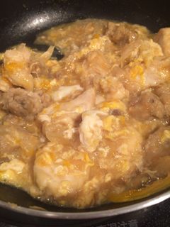 鶏ごぼうすり身も入った親子丼-レシピのメイン写真