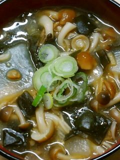 簡単朝食♪なめこと大根 ワカメのお味噌汁-レシピのメイン写真