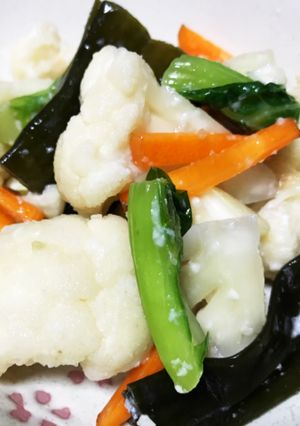 ぽりぽり美味しい♪カリフラワー塩麹漬け♪-レシピのメイン写真