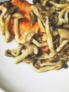 簡単!魚料理!鮭とキノコのソテー!-レシピのメイン写真
