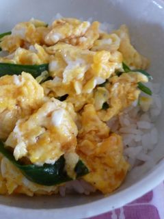 ニラ玉丼-レシピのメイン写真