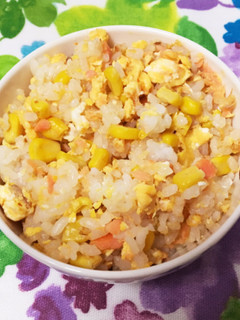 1歳ご飯☆塩鮭とコーンのバター炒飯-レシピのメイン写真