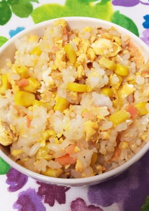 1歳ご飯☆塩鮭とコーンのバター炒飯-レシピのメイン写真