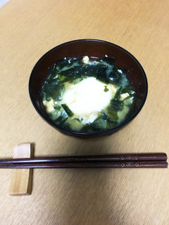 シンプルだけど美味♡卵とわかめのお味噌汁-レシピのメイン写真
