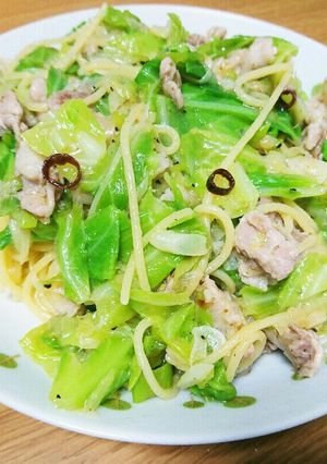 キャベツと豚肉でペペロンチーノ-レシピのメイン写真