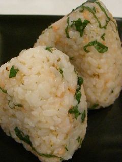◎大葉と鮭のごまおにぎり-レシピのメイン写真