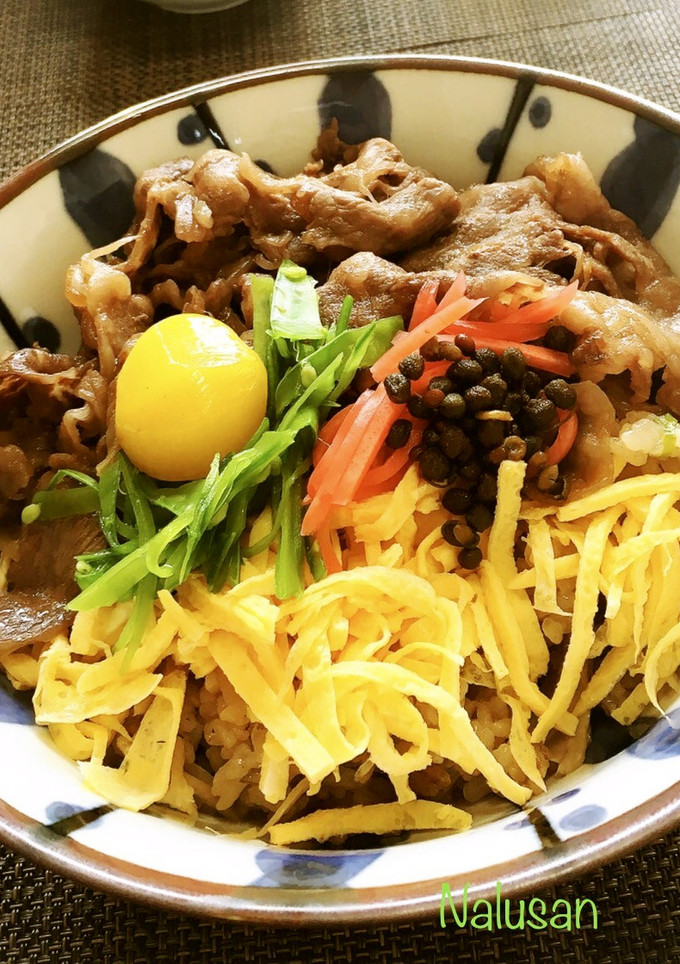 牛肉のすき焼き風炊き込みごはん丼-レシピのメイン写真
