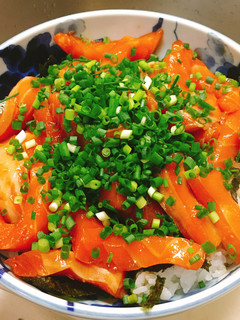 パパッと豪華に☆お手軽サーモン丼☆-レシピのメイン写真