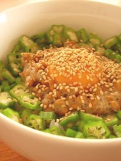 ワタシの一人メシ♪ オクラ納豆丼-レシピのメイン写真