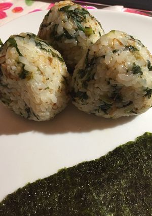 ピリ辛大根葉のふりかけ～田舎風おにぎり-レシピのメイン写真