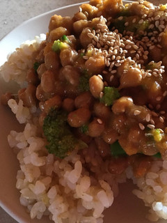 ブロッコリーと納豆の人参ドレッシングご飯-レシピのメイン写真