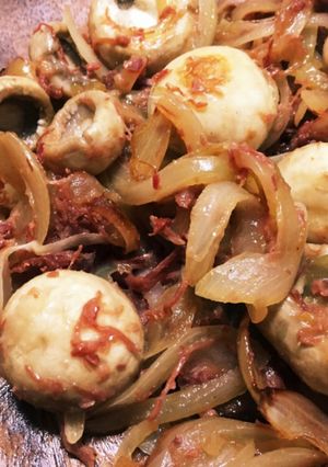 マッシュルームと玉ねぎのコンビーフ炒め-レシピのメイン写真
