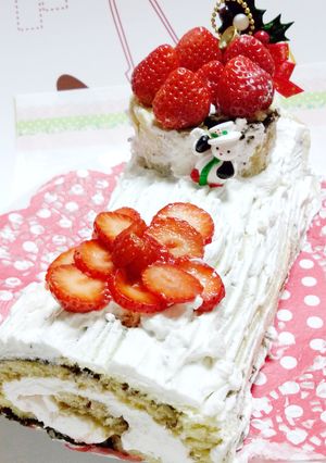 苺たっぷりブッシュドノエル-レシピのメイン写真