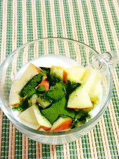 ヨーグルトに、りんご&抹茶♪-レシピのメイン写真