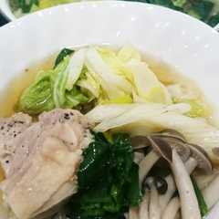 รูปของ シンプル旨い！鶏鍋 〜醤油ベース