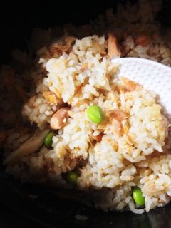 鮭と舞茸と枝豆のシンプル炊き込みごはん-レシピのメイン写真