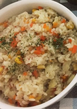 炊飯器でコンソメスープの余りで簡単ピラフ-レシピのメイン写真