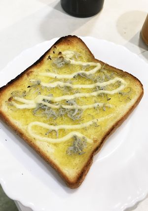 オリーブオイルとしらすのピザトースト-レシピのメイン写真