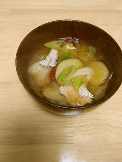 具だくさん♪長ねぎとさつまいもの味噌汁-レシピのメイン写真