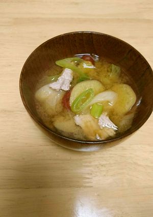 具だくさん♪長ねぎとさつまいもの味噌汁-レシピのメイン写真