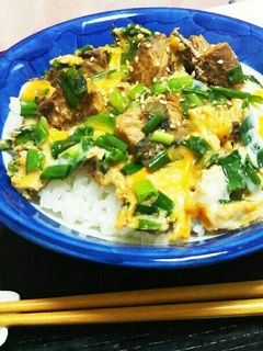 調味料なし1分で完成の鯖缶卵とじ丼-レシピのメイン写真