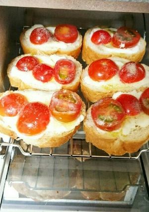 お洒落で簡単トマチーズトースト-レシピのメイン写真