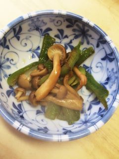 しめじとピーマンのバタポン炒め-レシピのメイン写真