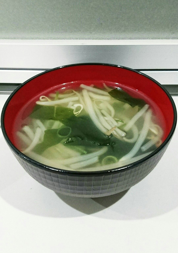 ピンチを乗りきれ！もやしとワカメのスープ-レシピのメイン写真