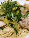 春菊と長ねぎと鶏肉の中華風パスタ♪