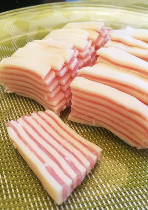 簡単おつまみ 生ハムとチーズのボーダー-レシピのメイン写真
