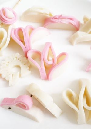 おせち料理　紅白かまぼこの飾り切り-レシピのメイン写真