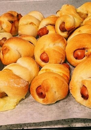 チーズとろウインナー入りパーティーパン♪-レシピのメイン写真