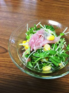 袋でシャカシャカ♡生ハムと豆苗のマリネ-レシピのメイン写真