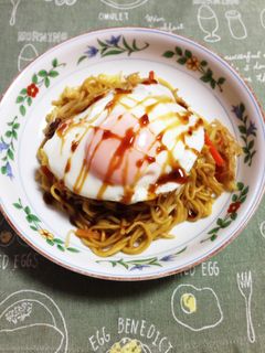 休日のお昼に☆目玉焼きのっけ焼きそば☆-レシピのメイン写真